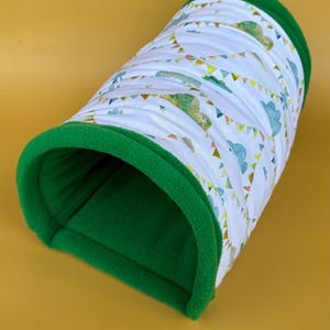 LARGE clouds and bunting guinea pigs stay open tunnel. Padded tunnel for guinea pigs.