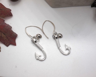 Pendientes colgantes de anzuelo de plata de ley con cuentas de concha, joyería simbólica polinesia.