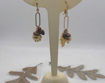 Pendientes de bellota, perla de cristal, cobre antiguo, joyería de bosque