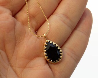 Collier à pendentif en forme de larme Swarovski : lunette couronne vintage, chaîne en or rempli