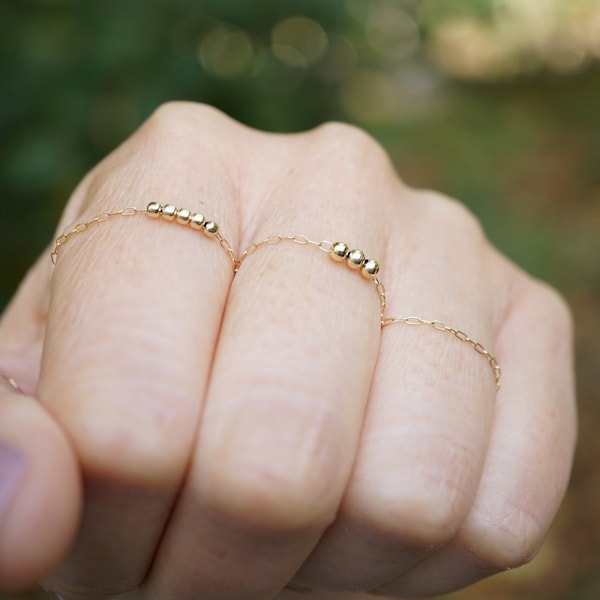 Bague à chaîne en or, bague minuscule simple et délicate, bague empilable en or, bague à chaîne délicate, bague à chaîne taillée en diamant, bague minimaliste, bague à pile mince