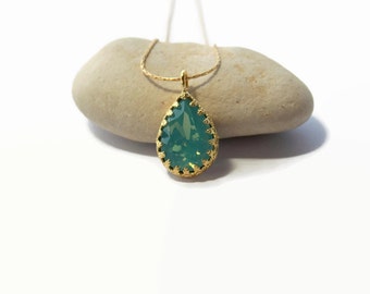 Collier à pendentif en forme de larme Swarovski : lunette couronne vintage, chaîne en or rempli
