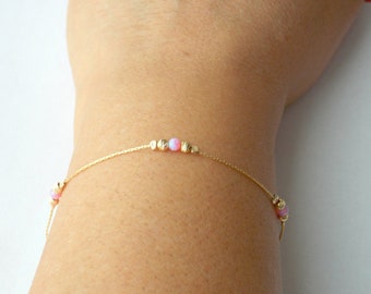Hellblaues Opalarmband, Opal Perlenarmband, minimales Armband, Opal Goldarmband, winziges Opalarmband, Perlenarmband, Opalschmuck