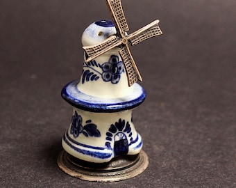 Vintage Delft Holland Windmill Salt & Pepper Shakers Spins Blue,White:Delft Salt and Pepper Shakers Moving Metal Windmill Feature Blue White