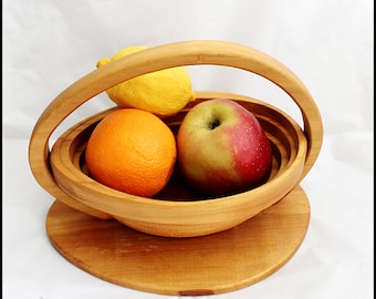Vintage Collapsible Wooden Basket: Folding Kitchen Decor
