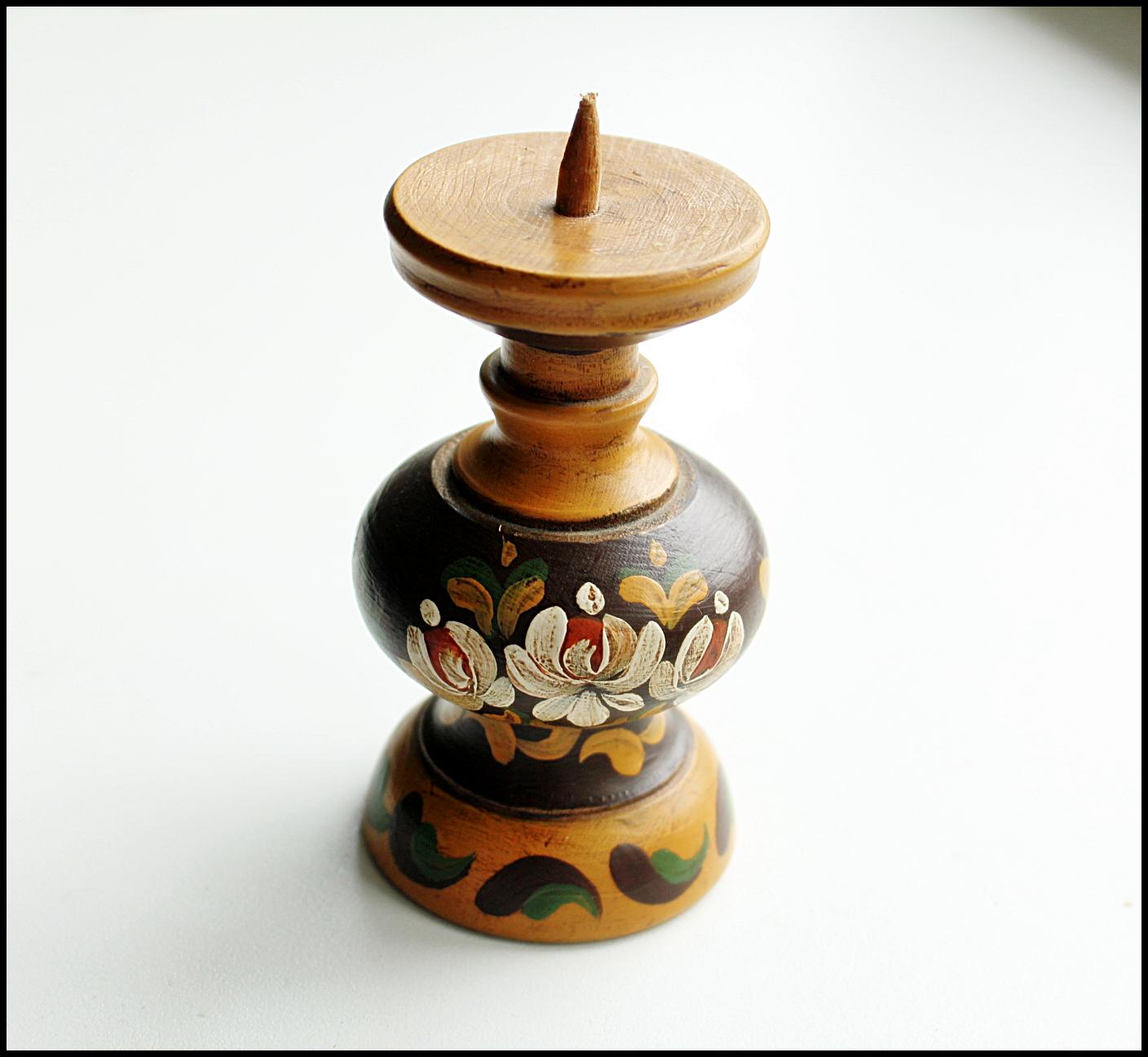 ヴィンテージの手描きローズマリーウッドキャンドルホルダー