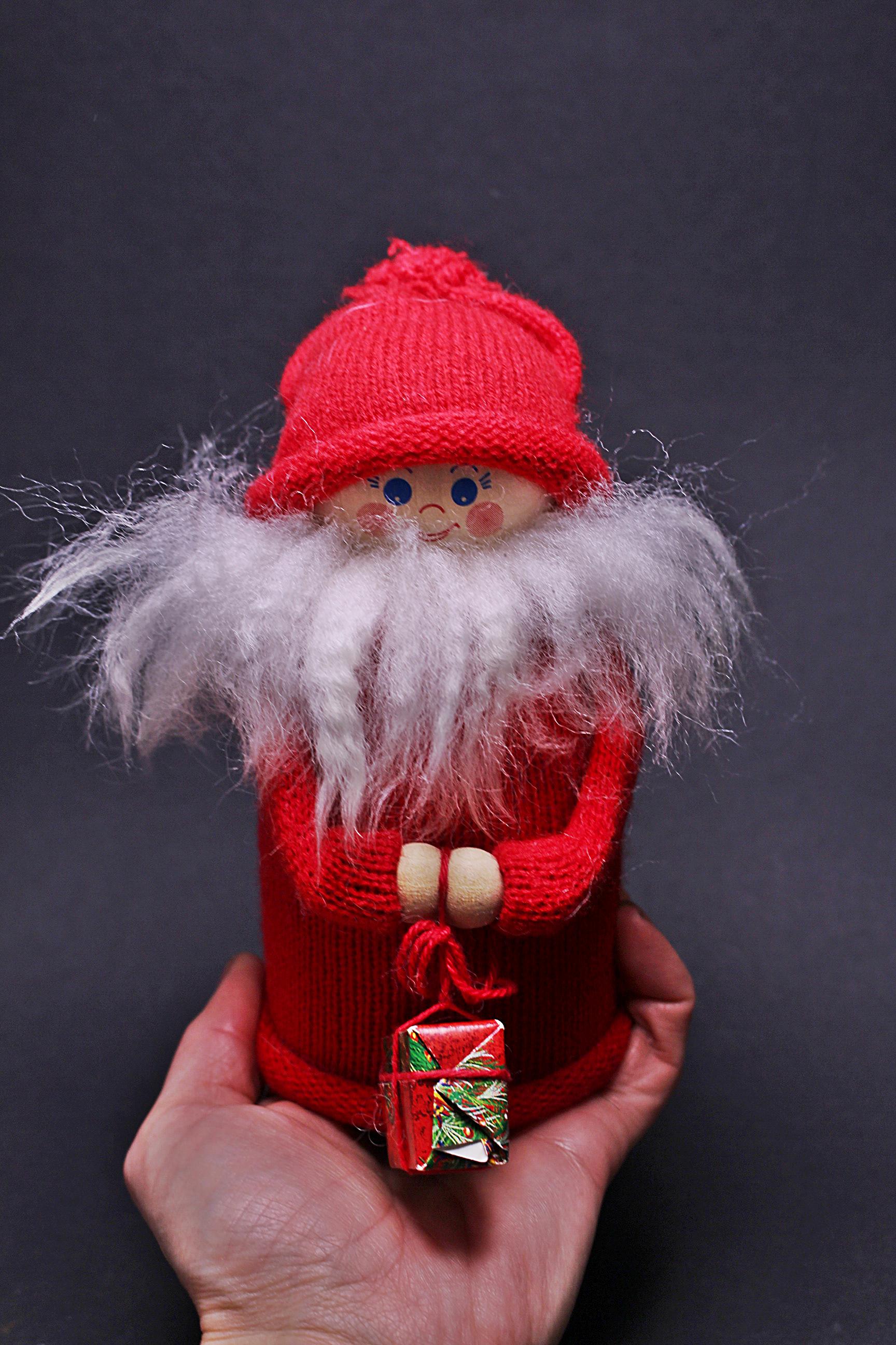Vintage Swedish Tomte Figurines: Scandinavian Christmas Decor, Set
