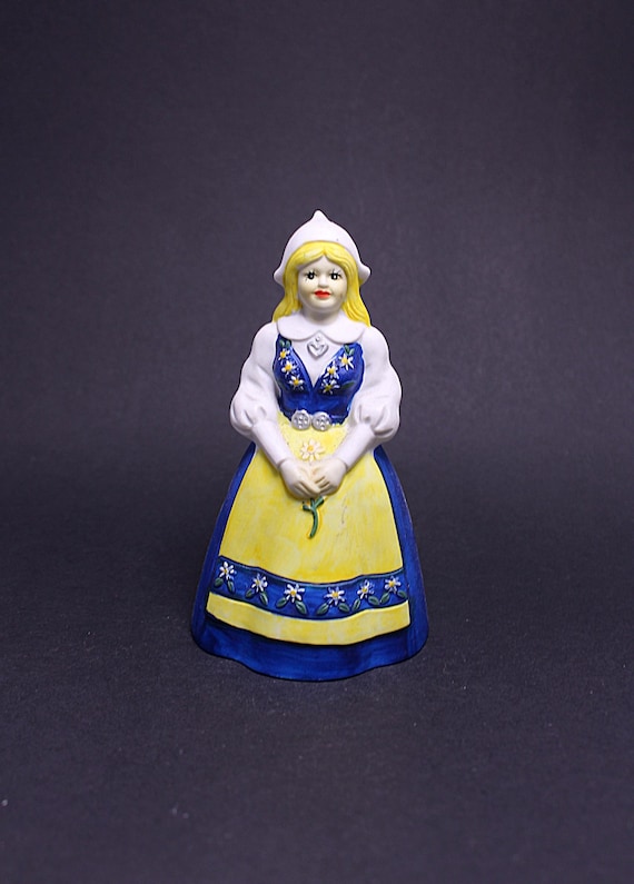 ヴィンテージスウェーデン陶器女性置物：手描きの民芸人形 - Etsy 日本