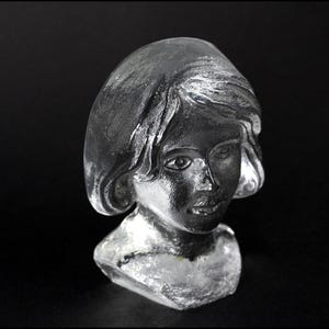 Bergdala Glass GIRL Paperweight,Vintage SWEDISH Glass,Made in Sweden,Statue,Bergdala Glassworks Crystal Glass Bust Sculpture,Woman head face