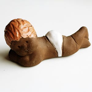 Vintage Vallis Keramik Junge Figur: Handgemachte skandinavische Keramik
