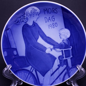 Royal Copenhagen MORS DAG 1980 Mothers Day Plate Blue and White Hand Painted,Mors Dag 1980 Royal Copenhagen Collectors Porcelain Plate