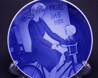 Royal Copenhagen Mothers Day Plate 1980: Hand-Painted Blue & White Porcelain