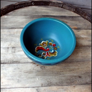 Norwegian Rosemaling bowl,Norwegian wooden bowl,handmade Norwegian wooden bowl,Norwegian folk art,Wall hanging Norwegian folk art decor