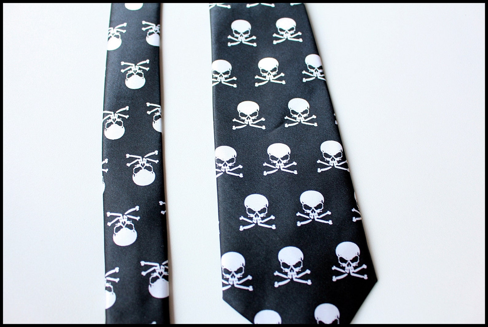 mens skull tie