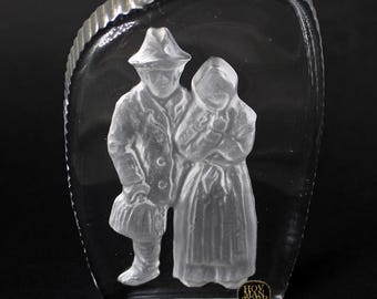 Vintage Hovmantorp Art Glass Sculpture: Swedish Old Couple Paperweight