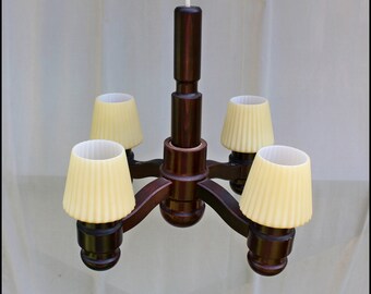 Drewniany żyrandol w stylu vintage: skandynawska lampa wisząca z połowy XX wieku