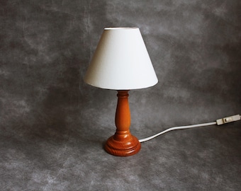Vintage Kiefer Tischlampe: Skandinavische Holz Nachttischlampe
