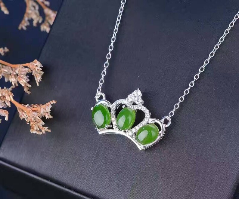 Super High Quality Hetian Jade Jewelry Emerald Jade Necklace Fine Jade Choker Green Stone Necklace Sterling Silver Crown Pendant