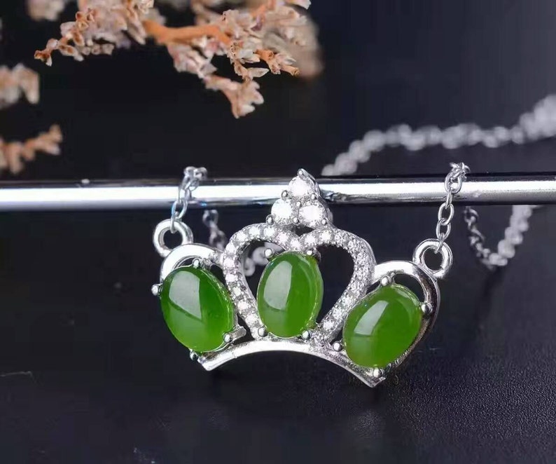 Super High Quality Hetian Jade Jewelry Emerald Jade Necklace Fine Jade Choker Green Stone Necklace Sterling Silver Crown Pendant