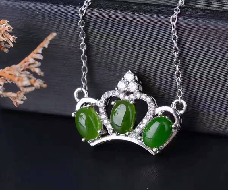 Super High Quality Hetian Jade Jewelry Emerald Jade Necklace Fine Jade Choker Green Stone Necklace Sterling Silver Crown Pendant