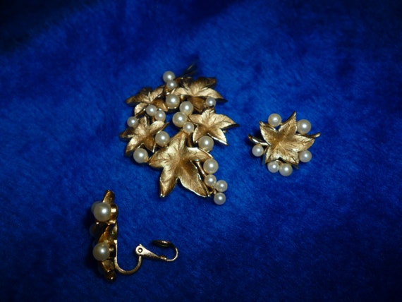 Trifari brooch and earrings a283
