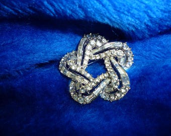 Signed Boucher small brooch A338