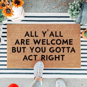 Vous êtes tous les bienvenus, mais vous devez agir correctement Paillasson, Tapis de bienvenue amusant, Paillasson pour porte d&#39;entrée, Cadeau de pendaison de crémaillère, Paillasson personnalisé, Cadeau pour une nouvelle maison