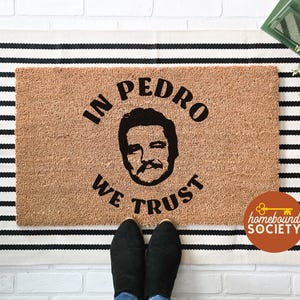 In Pedro We Trust Doormat – Funny Celebrity Welcome Mat for Fans, Housewarming Gift, Outdoor Coir Mat with Quote, Pop Culture Door Mat
