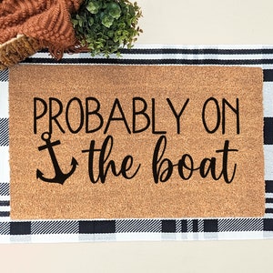 Waarschijnlijk op de bootdeurmat, Lake House Welcome Mat, Nautical Lake House Decor, Beach House Deurmat, Zomer Voordeur Decor, Inwijdingsfeest