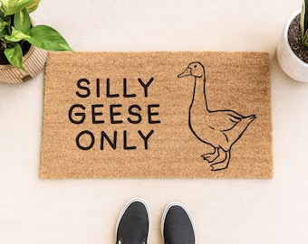 Silly Geese Coir Doormat: Funny Farmhouse Porch Decor