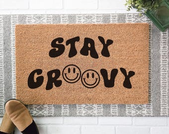 Stay Groovy Doormat – Retro Smiley Face Welcome Mat, Funky 70s Entryway Rug for Front Porch