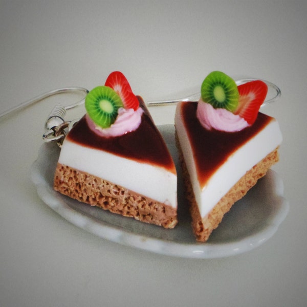 Miniature Chocolate Cheesecake Earrings with Kiwi and Strawberry on top, Kawaii, Polymer Clay Sweet Food