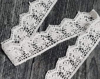 Simplicity 1 YARD White Scalloped Rose Venice Lace - White Lace - Scalloped Lace - Rose Lace - White Decorative Lace - 4-001