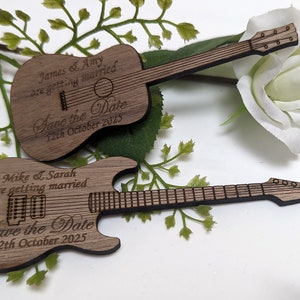 Akoestische gitaar, save the dates, gepersonaliseerd, gitaar, rustiek, lasergesneden, hout en acryl, rock-'n-roll bruiloft, muziek, gegraveerde avondlabels