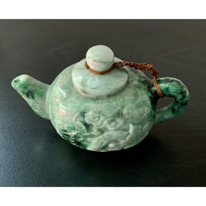 Antike chinesische natürliche Jade geschnitzte Drachen Teekanne Vintage Sammlerstück
