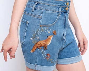 キツネ、蝶、キノコの刺繍入りデニムショートパンツ（レディース）、ウッドランド風ハイウエストジーンズショートパンツ