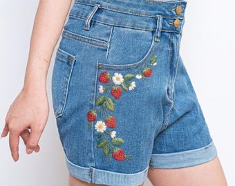 Strawberry Daisy Vine Embroidered Denim Shorts Women, Cottagecore High Waisted Jean Shorts Summer Outfit