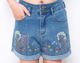 クイーンアンレースとワイルドフラワー刺繍入りデニムショートパンツ（レディース）、コテージコア風ハイウエストジーンズショートパンツ