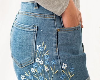 Bestickte Jeans Shorts mit Myosotis Sylvatica, Geschenk Handgemacht Vintage, Cottagecore Bestickte Jeans, Sommer Geschenk für Sie