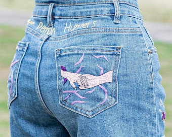 Shorts vaqueros RUMI Huntrix Y2K, inspirados en cazadores de demonios del Kpop, shorts vaqueros con estética anime vanguardista, shorts cortos bordados a mano, atuendo para conciertos