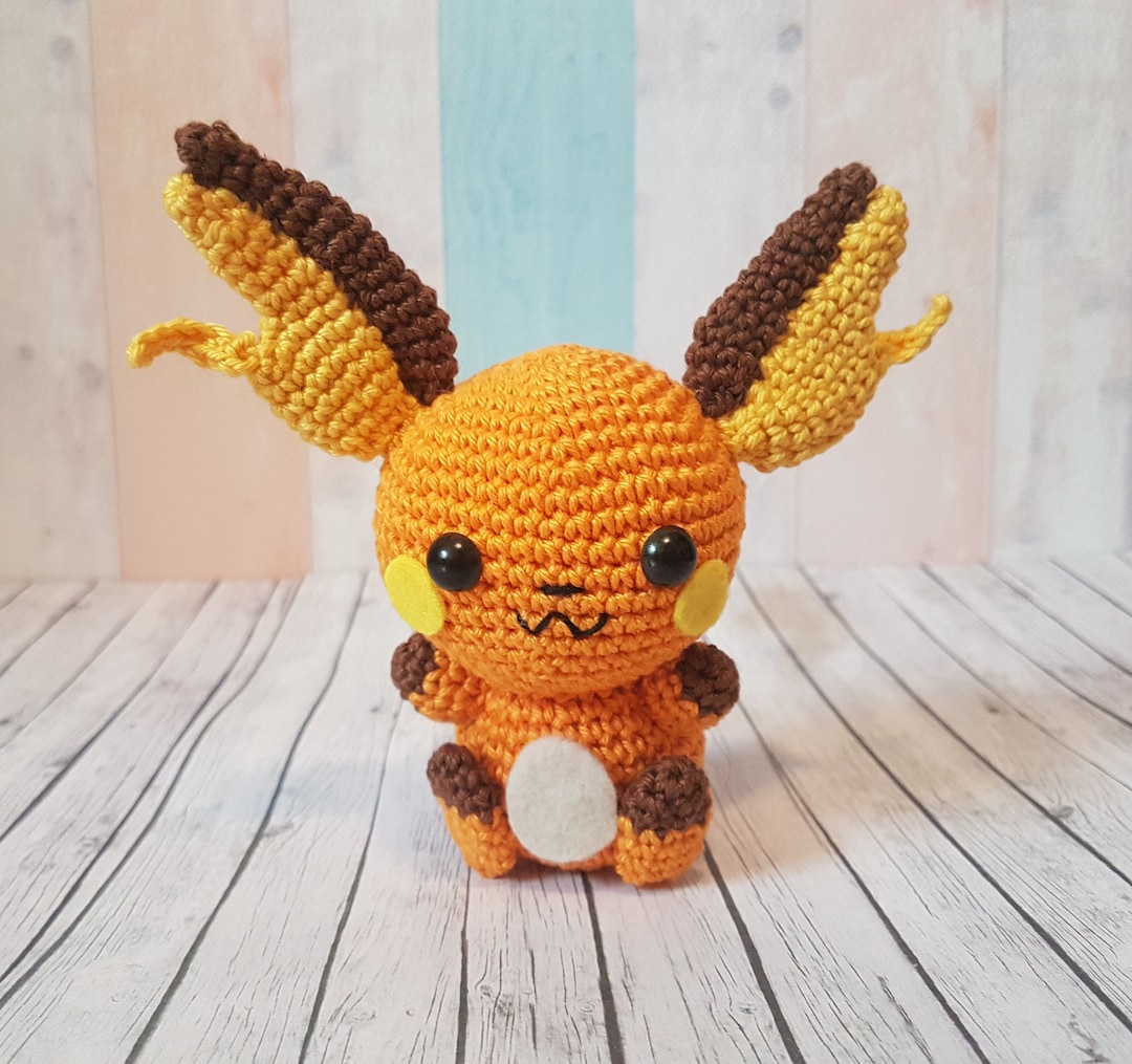 Decorazione all'uncinetto della bambola Pokemon Amigurumi Raichu  all'uncinetto Italia