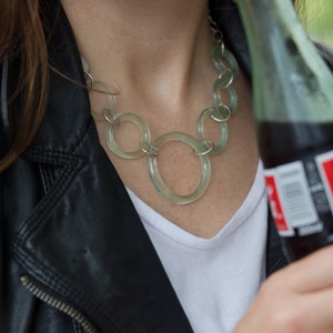 Collana in vetro da spiaggia Coca Cola, collana Coca-Cola Lucky 7 riciclata, collana di cerchi Coca Cola