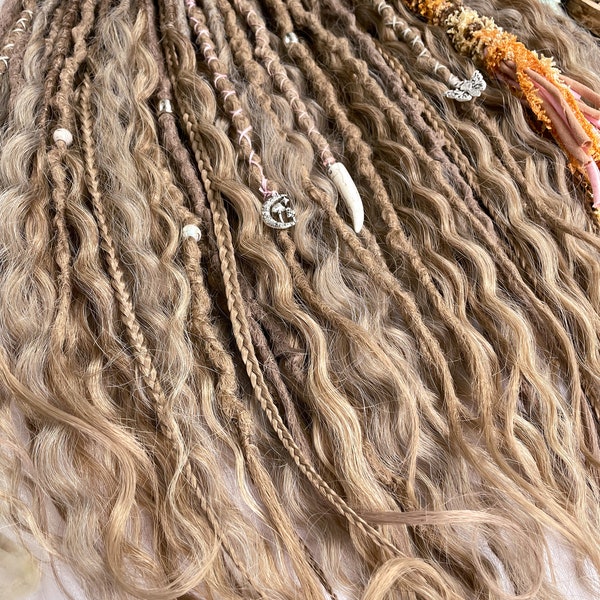 synthetic dreads, Creamy blonde, Curly mix, dreadlocks waves, beige blonde dreadlocks with accessories, pendants, hairwrap, festival style
