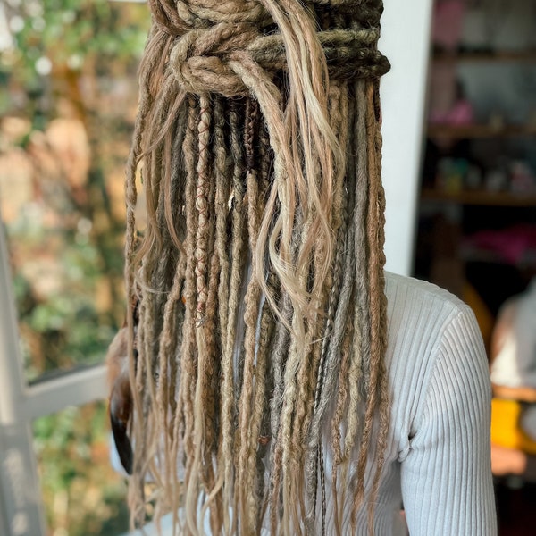 Synthetic dreads, surfer’s wife set, natural blonde dirty blonde textured crocheted dreadlocks extensions SE or DE festival boho hairstyle