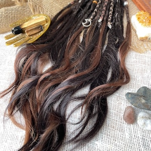 Synthetic dreads, Shakti set, dark brown, light brown crochet dreadlocks with a strand of loose hair at the end of SE or DE boho style