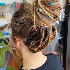 Synthetische Dreads, Hippie Queens Set, natürliche hellbraune Dirty Blond / Rotblonde Dreadlocks mit Struktur, SE oder DE Festival Boho