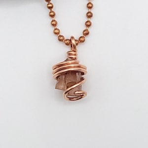 raw aragonite necklace in copper wire with a copper ball chain up close