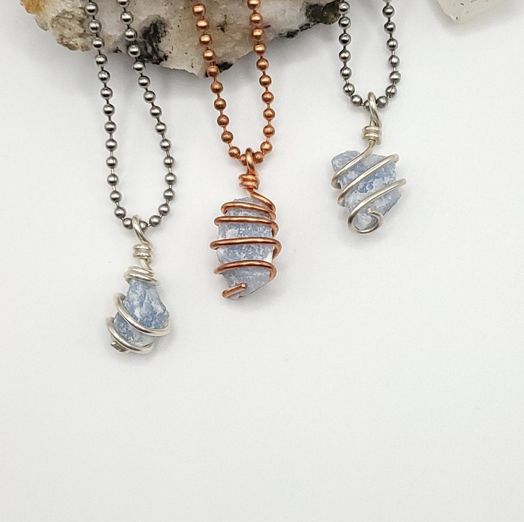 Pendentif Angélite (Anhydrite) 98 Carats - Cabochon De Madagascar - Marque JM-IMPORT - Neuf Avec étiquette
