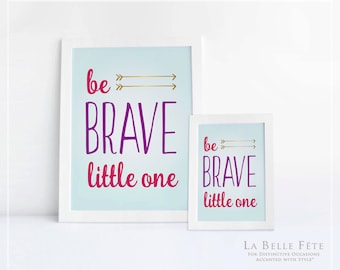 YOUNG, WILD + THREE Cartello da tavolo "Be Brave Little One" stampabile / fai da te 8x10 + 5x7 opzioni / One Wild + Free
