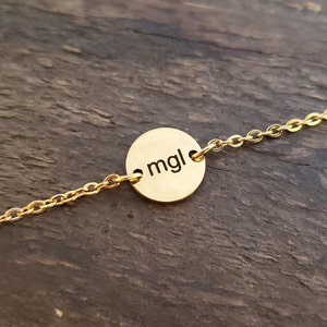 Personalisiertes Disc Armband, benutzerdefinierte Gravur Initial Armband, hochwertige Edelstahl Buchstaben Armband, Brautjungfer Geschenk
